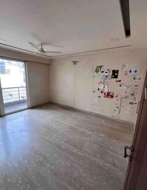 Room in 4 BHK Builder Floor at Panchsheel Park – for Rent