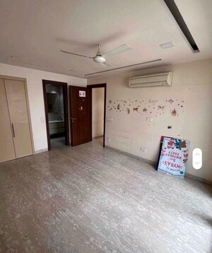 Room in 4 BHK Builder Floor at Panchsheel Park – for Rent