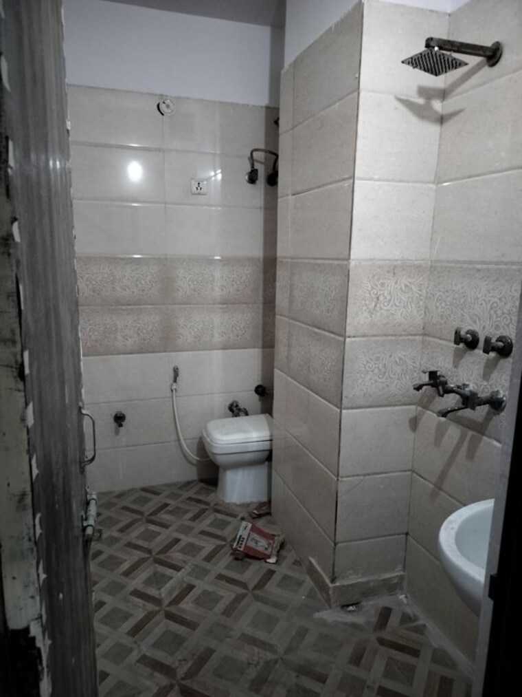 Bathroom, sector 15 dwarka 3 Bedroom 1400 Sq.Ft. Builder Floor In Sector 15 Dwarka Delhi 10613723