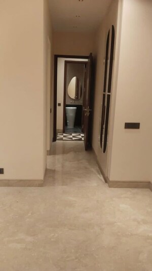 Room in 3 BHK Builder Floor at Panchsheel Enclave – for Rent