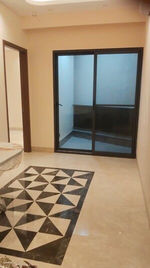 Room in 3 BHK Builder Floor at Panchsheel Enclave – for Rent