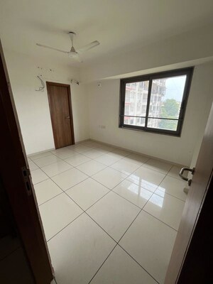 Room in 3 BHK Apartment at Satellite – for Rent