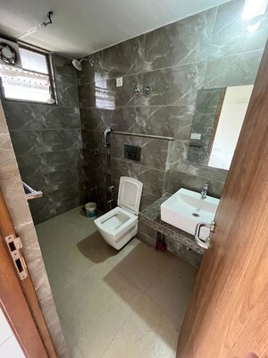 Team Area in 3 BHK Apartment at Satellite – for Rent