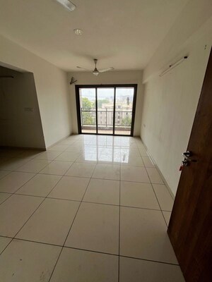 Room in 3 BHK Apartment at Satellite – for Rent