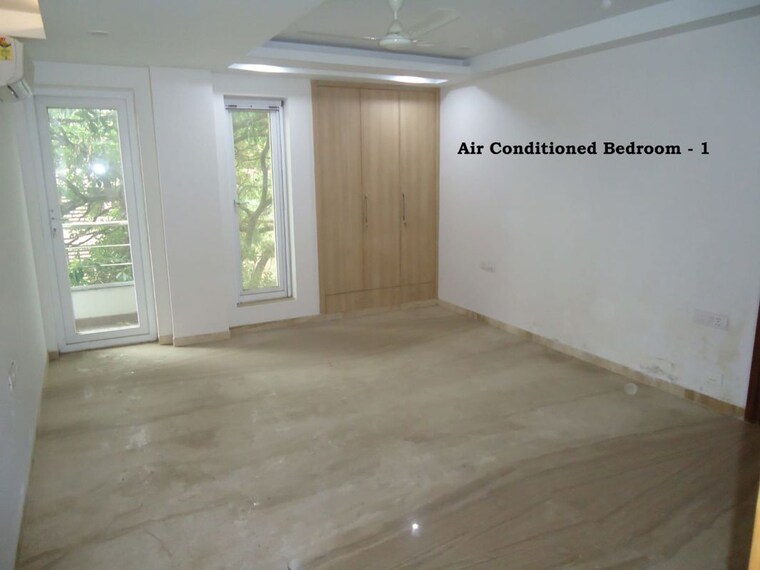Room, east of kailash 4 Bedroom 350 Sq.Yd. Builder Floor In East Of Kailash Delhi 10613750