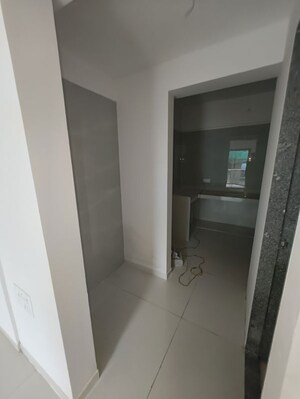 Room in 3 BHK Apartment at Marathon Monte South, Byculla West – for Rent
