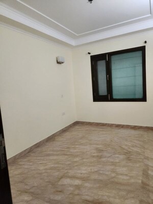 Room in 4 BHK Builder Floor at Green Park Extension – for Sale