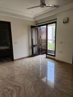 Room in 4 BHK Builder Floor at Green Park Extension – for Sale