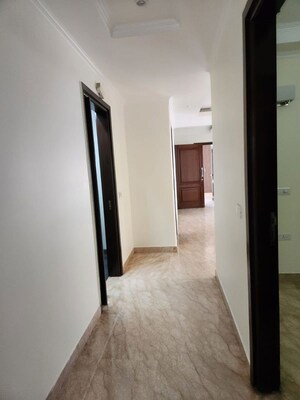 Room in 4 BHK Builder Floor at Green Park Extension – for Sale