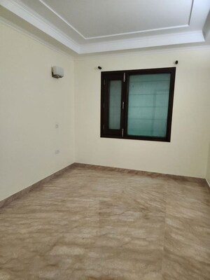 Room in 4 BHK Builder Floor at Green Park Extension – for Sale