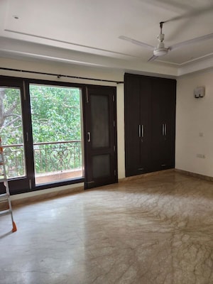 Room in 4 BHK Builder Floor at Green Park Extension – for Sale