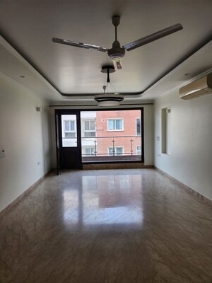 Room in 4 BHK Builder Floor at Green Park Extension – for Sale