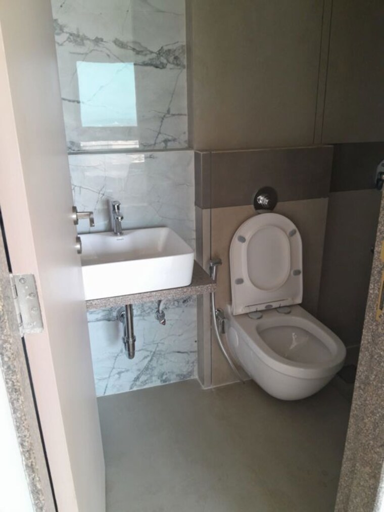 Bathroom, gurukrupa-marina-enclave 3 Bedroom 818 Sq.Ft. Apartment In Malad West Mumbai 10613784