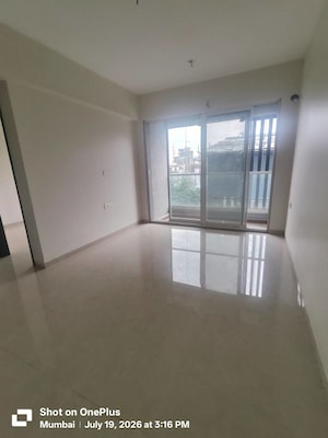 Room in 3 BHK Apartment at Dosti Mezzo 22, Sion East – for Sale