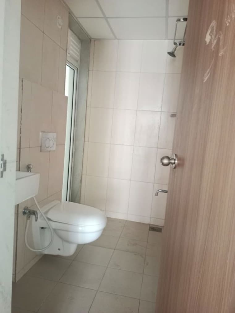 Bathroom, godrej-emerald 3 Bedroom 1090 Sq.Ft. Apartment In Ghodbunder Road Thane 10613789