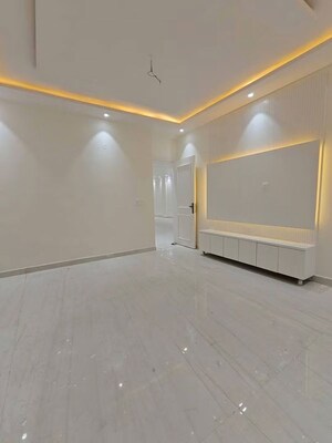 Room in 3 BHK Apartment at Chattarpur – for Rent