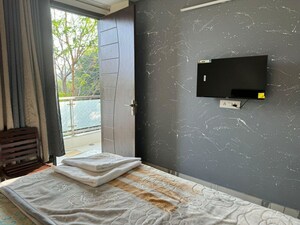 Room in 3 BHK Builder Floor at Malviya Nagar – for Rent