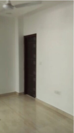 Room in 3 BHK Apartment at Gautam Nagar – for Rent