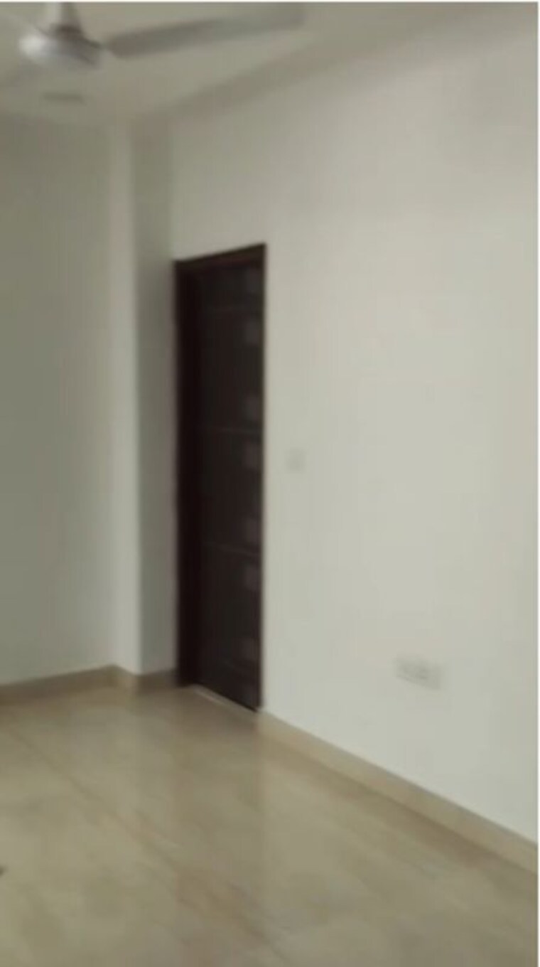 Room, gautam nagar 3 Bedroom 1200 Sq.Ft. Apartment In Gautam Nagar Delhi 10613814