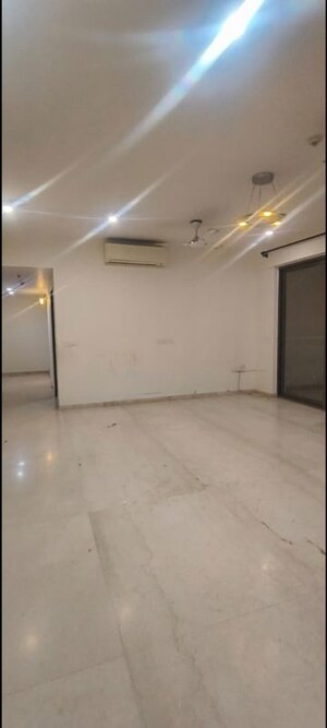 Room in 4 BHK Apartment at BPTP Mansions, Sector 66 – for Rent