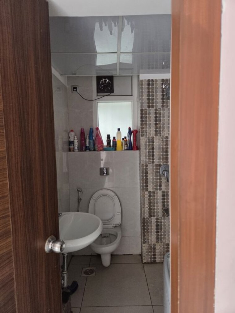 Bathroom, tilak-safalya 1 Bedroom 450 Sq.Ft. Apartment In Tilak Nagar Mumbai 10613883