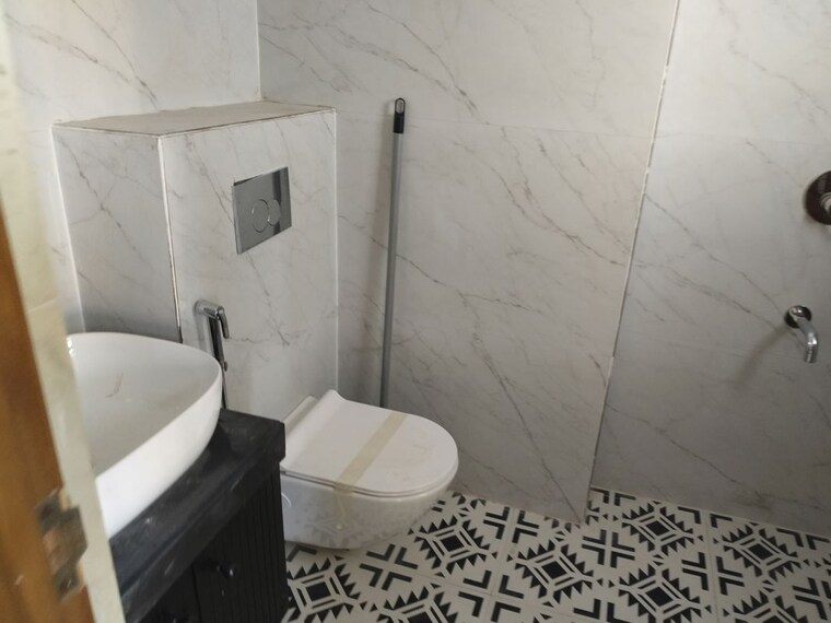 Bathroom, malwa-escon-primera 3 Bedroom 1750 Sq.Ft. Apartment In International Airport Road Zirakpur 10613884