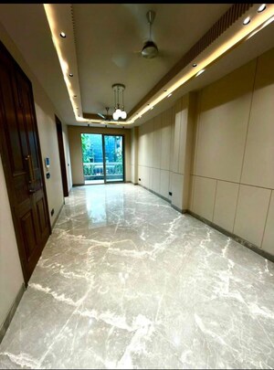 Room in 3 BHK Builder Floor at Kailash Colony – for Rent