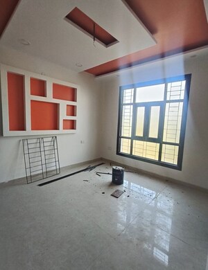 Room in 3.5 BHK Apartment at UPAVP Everest Enclave, Raebareli Road – for Rent