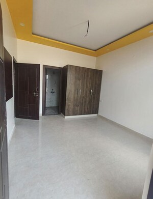 Room in 3.5 BHK Apartment at UPAVP Everest Enclave, Raebareli Road – for Rent