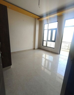 Room in 3.5 BHK Apartment at UPAVP Everest Enclave, Raebareli Road – for Rent