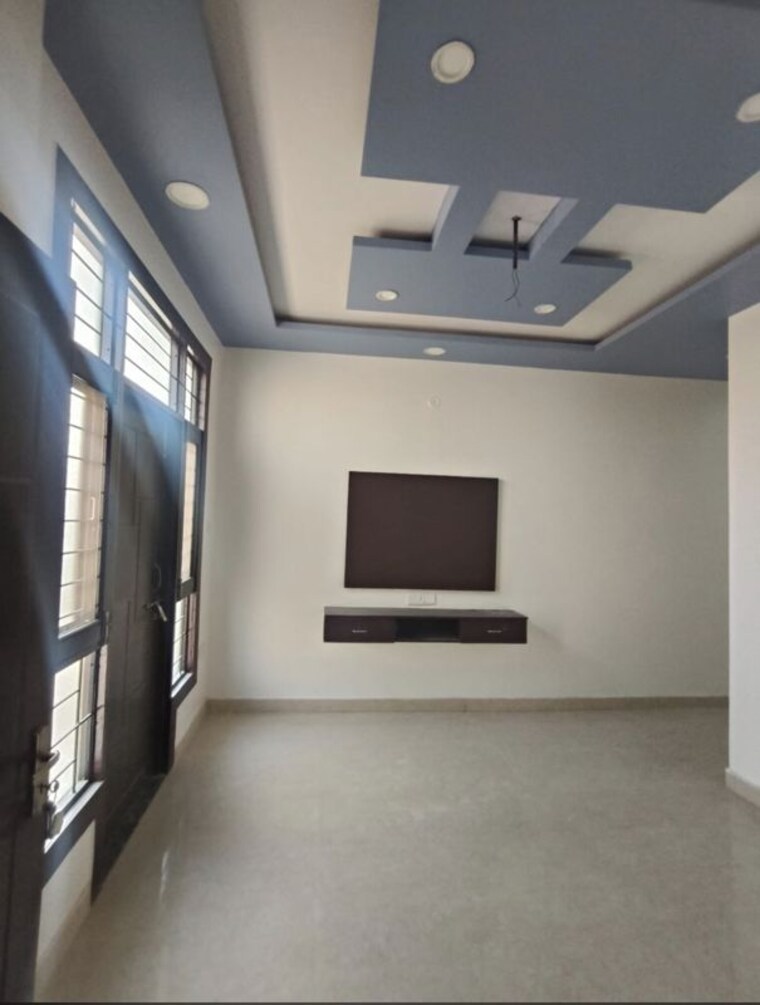 Master Bedroom, upavp-everest-enclave 3.5 Bedroom 2300 Sq.Ft. Apartment In Raebareli Road Lucknow 10613887