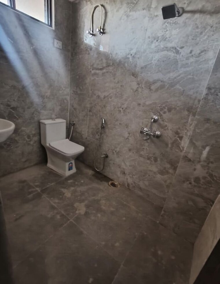 Bathroom, upavp-everest-enclave 3.5 Bedroom 2300 Sq.Ft. Apartment In Raebareli Road Lucknow 10613887