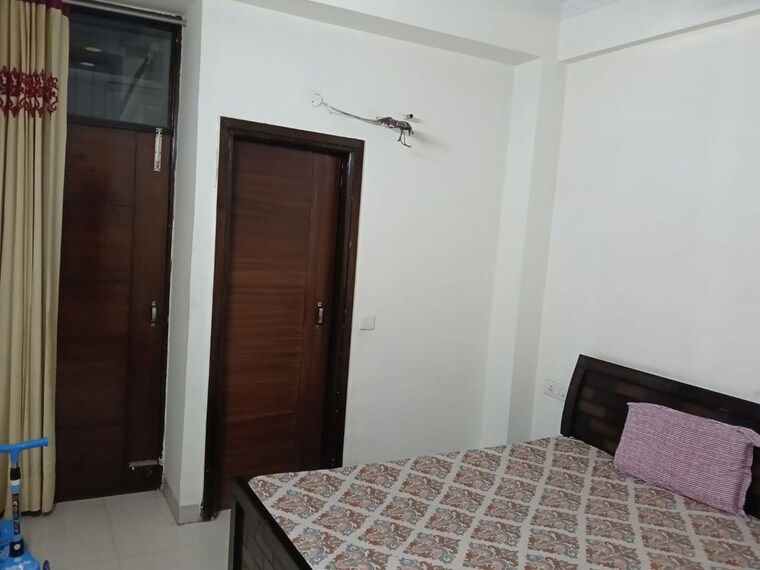 Bedroom, silver-city-extention 3 Bedroom 1650 Sq.Ft. Apartment In Vip Road Zirakpur 10613898