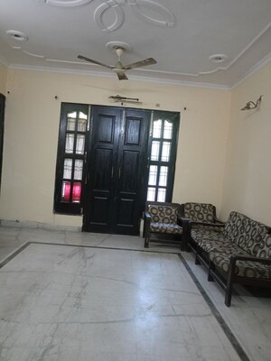 3 BHK Builder Floor For Rent in Sector 21