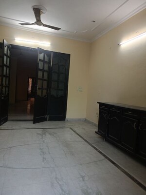 Living Room in 3 BHK Builder Floor at Sector 21 – for Rent