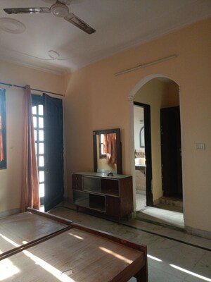 Building Lobby in 3 BHK Builder Floor at Sector 21 – for Rent