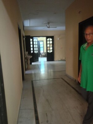 Room in 3 BHK Builder Floor at Sector 21 – for Rent