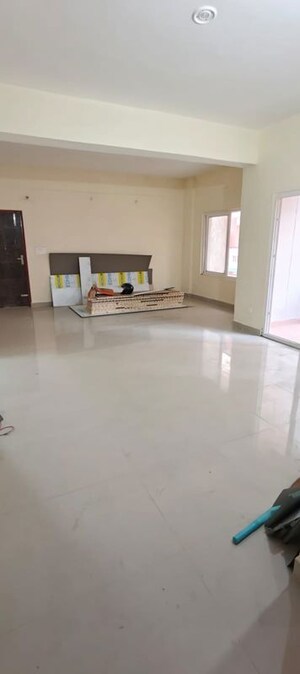 Room in 3.5 BHK Apartment at Lucknow Ahana Enclave, Amar Shaheed Path – for Rent