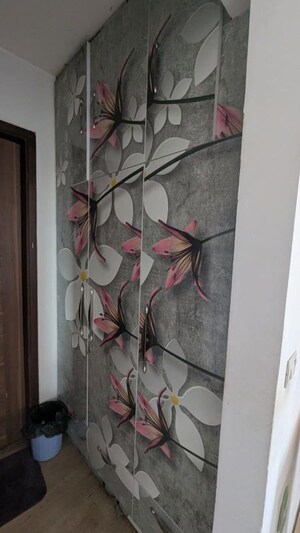 Staircase in 3 BHK Apartment at Shalimar One World, Gomti Nagar – for Rent