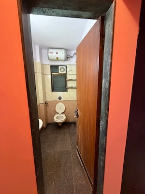 Bathroom in 3 BHK Apartment at Kohinoor CHS Andheri, Andheri West – for Rent