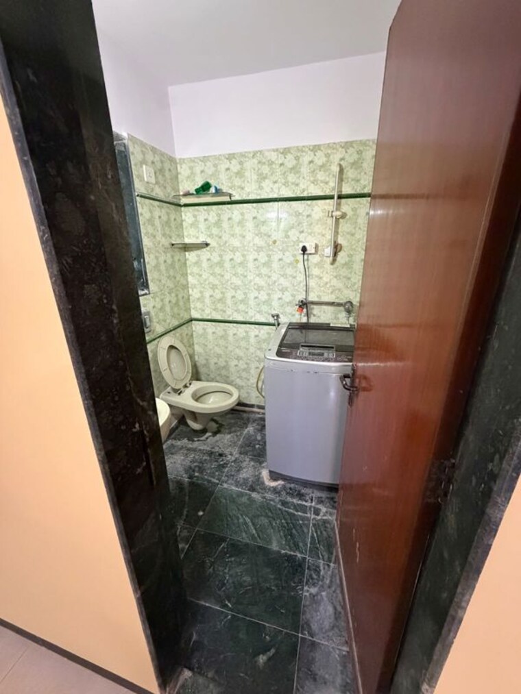 Bathroom, kohinoor-chs-andheri 3 Bedroom 1250 Sq.Ft. Apartment In Andheri West Mumbai 10613978