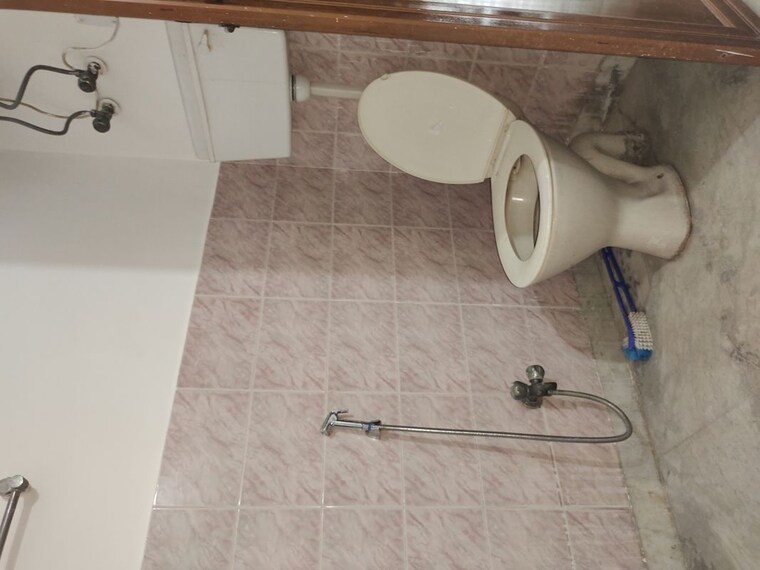Bathroom, amar colony 1 Bedroom 1000 Sq.Ft. Builder Floor In Amar Colony Delhi 10613986