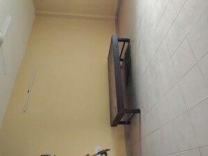 Furnished Amenities in 1 BHK Builder Floor at Amar Colony – for Rent