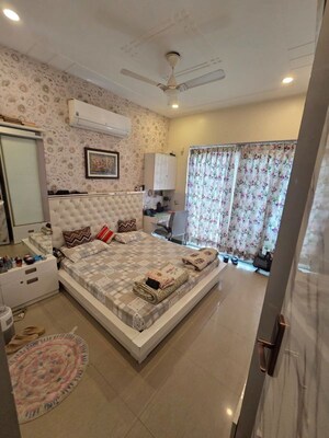 Bedroom in 3 BHK Builder Floor at Sector 46 – for Rent