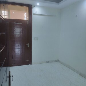Room in 3 BHK Builder Floor at Sector 55 – for Rent