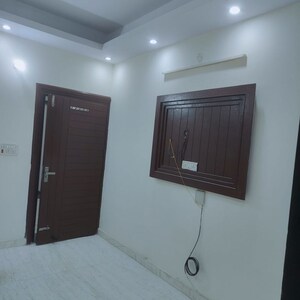 Room in 3 BHK Builder Floor at Sector 55 – for Rent