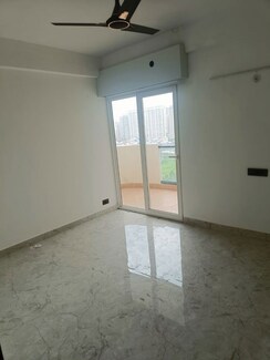 3 BHK + Servant Room Apartment For Rent in Prateek Stylome