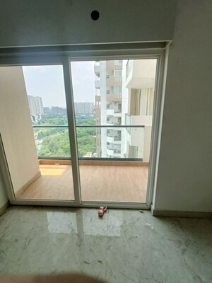 Room in 3 BHK Apartment at Prateek Stylome, Sector 45 – for Rent