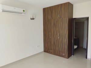 Room in 3.5 BHK Apartment at Emaar Emerald Floors Premier, Sector 65 – for Sale