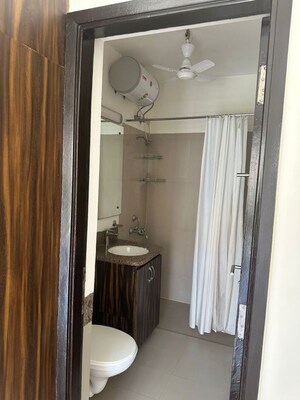 Bathroom in 3.5 BHK Apartment at Emaar Emerald Floors Premier, Sector 65 – for Sale